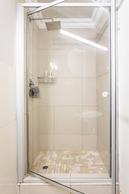 Perspectives On Roeland Apartment Cape Town